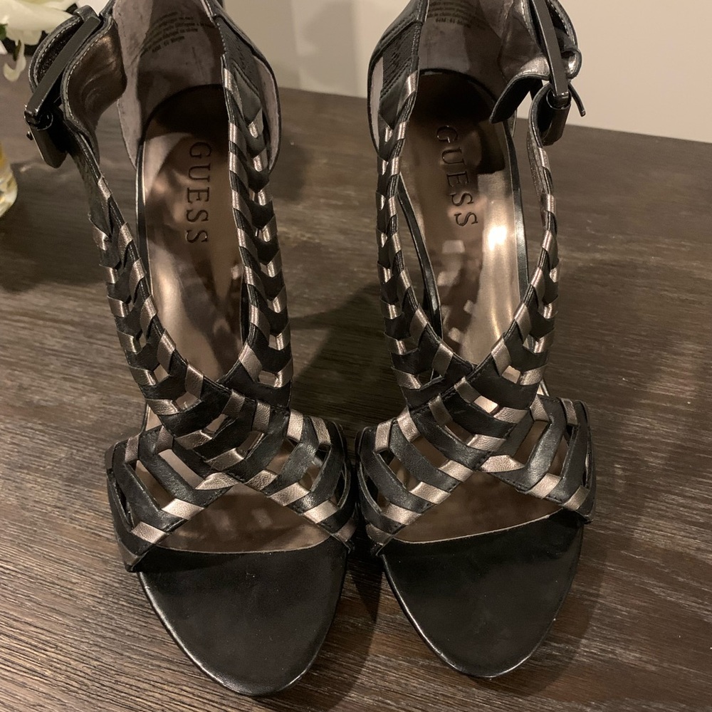 NEW! Guess black and silver heels